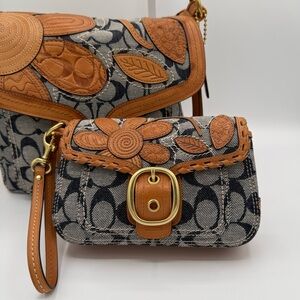 ❤️NEW COACH BLEECKER DENIM SIGNATURE LEATHER FLORAL LARGE WRISTLET WALLET BAG❤️